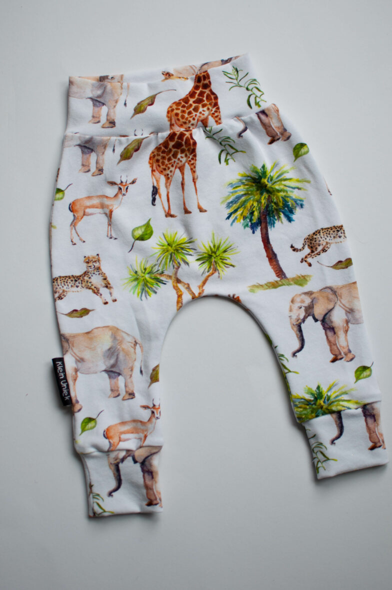 gekleurde jungle broek maat 56